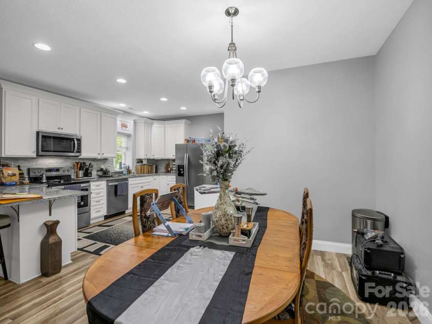 16 Starlight Drive, Black Mountain, NC 28711.  MLS# CAR4408107, YatesRealty ID 44366. 