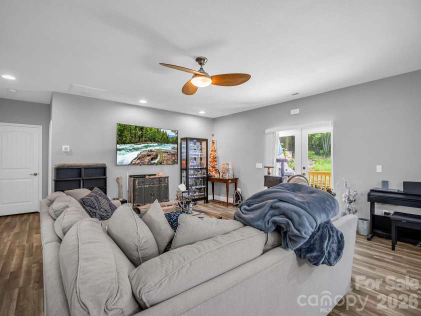 16 Starlight Drive, Black Mountain, NC 28711.  MLS# CAR4408107, YatesRealty ID 44366. 