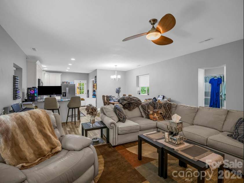 16 Starlight Drive, Black Mountain, NC 28711.  MLS# CAR4408107, YatesRealty ID 44366. 