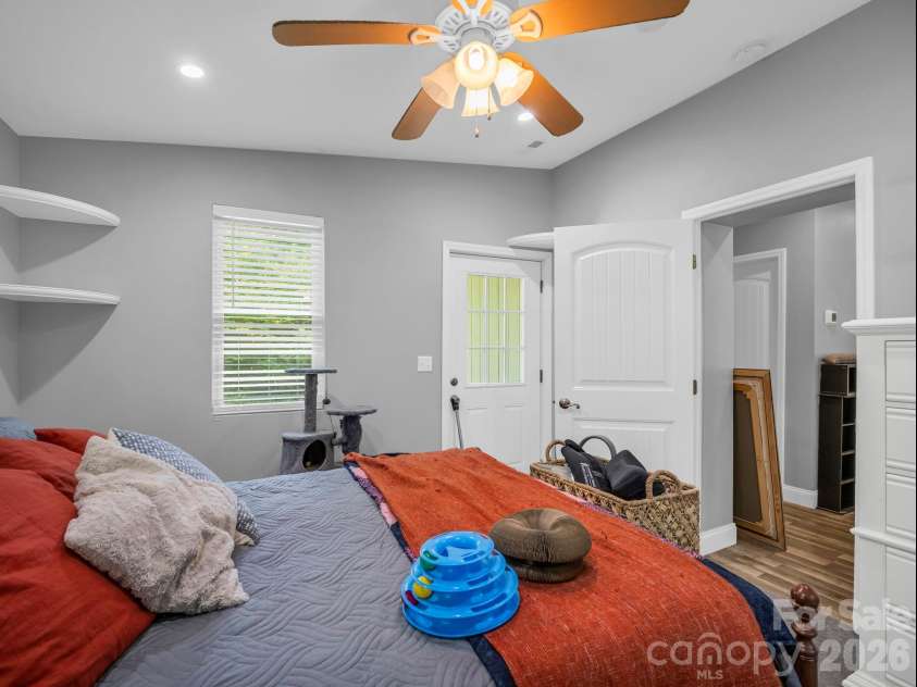 16 Starlight Drive, Black Mountain, NC 28711.  MLS# CAR4408107, YatesRealty ID 44366. 