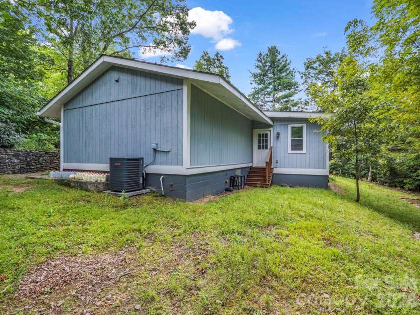 16 Starlight Drive, Black Mountain, NC 28711.  MLS# CAR4408107, YatesRealty ID 44366. 