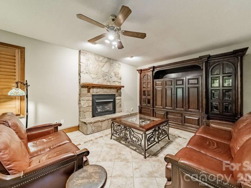 624 Springbrook Avenue, Concord, NC 28025.  MLS# CAR4413210, YatesRealty ID 44368. 