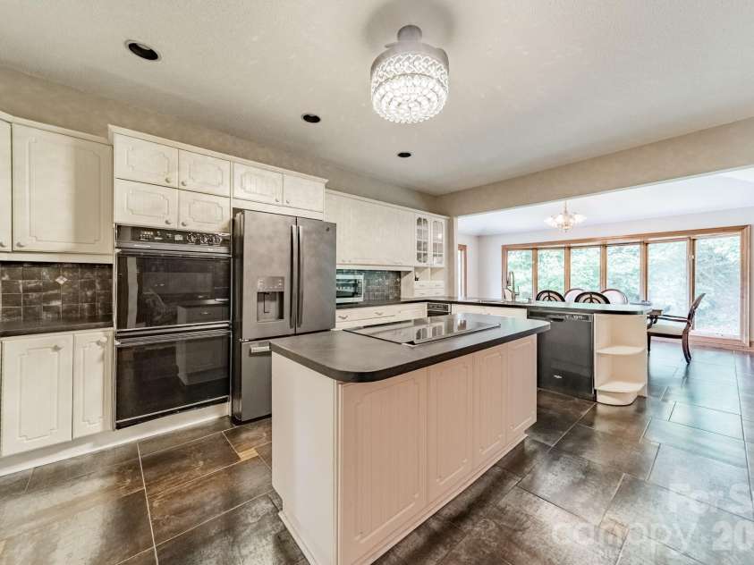 624 Springbrook Avenue, Concord, NC 28025.  MLS# CAR4413210, YatesRealty ID 44368. 