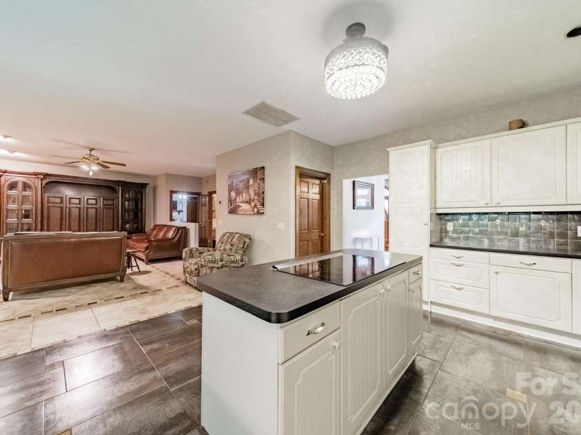 624 Springbrook Avenue, Concord, NC 28025.  MLS# CAR4413210, YatesRealty ID 44368. 