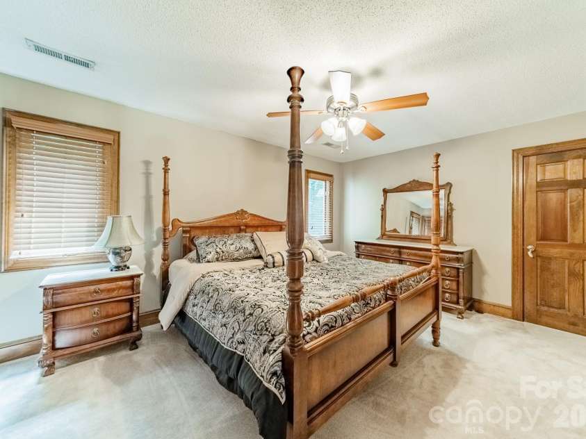 624 Springbrook Avenue, Concord, NC 28025.  MLS# CAR4413210, YatesRealty ID 44368. 