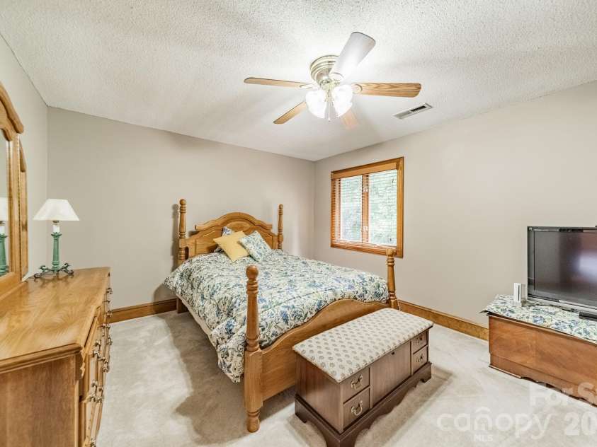 624 Springbrook Avenue, Concord, NC 28025.  MLS# CAR4413210, YatesRealty ID 44368. 