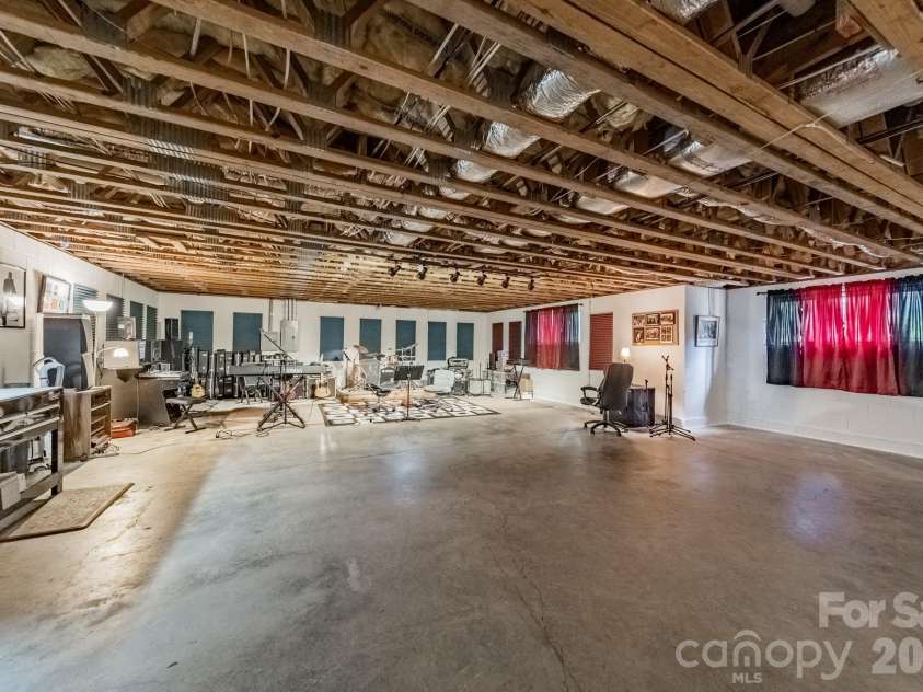 624 Springbrook Avenue, Concord, NC 28025.  MLS# CAR4413210, YatesRealty ID 44368. 