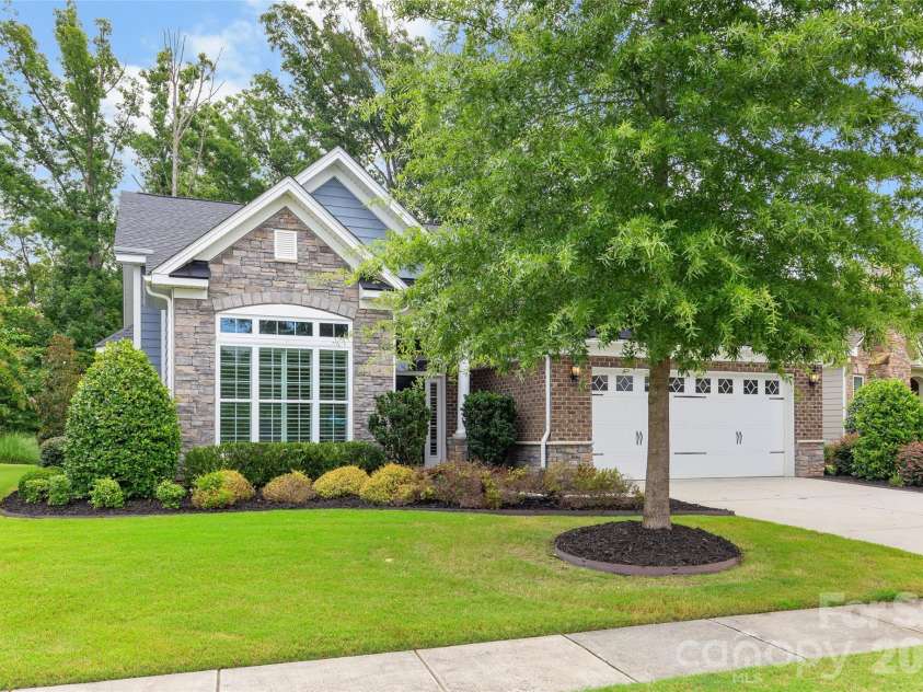 17232 Coves Edge Lane, Charlotte, NC 28278.  MLS# CAR4414653, YatesRealty ID 44369. 