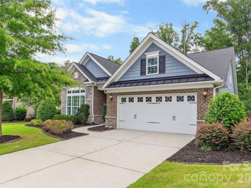 17232 Coves Edge Lane, Charlotte, NC 28278.  MLS# CAR4414653, YatesRealty ID 44369. 