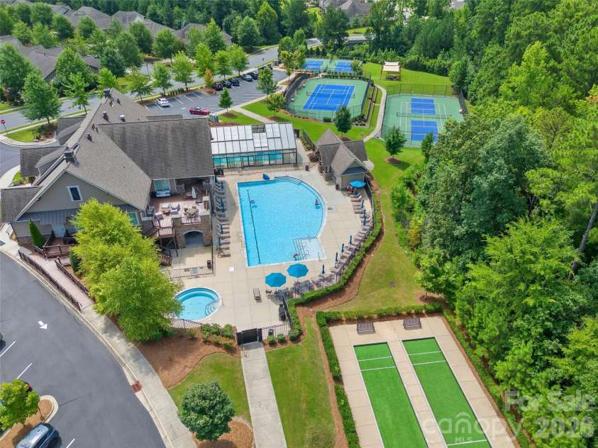 17232 Coves Edge Lane, Charlotte, NC 28278.  MLS# CAR4414653, YatesRealty ID 44369. 