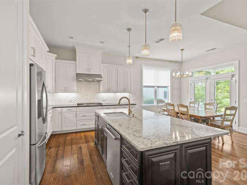 17232 Coves Edge Lane, Charlotte, NC 28278.  MLS# CAR4414653, YatesRealty ID 44369. 