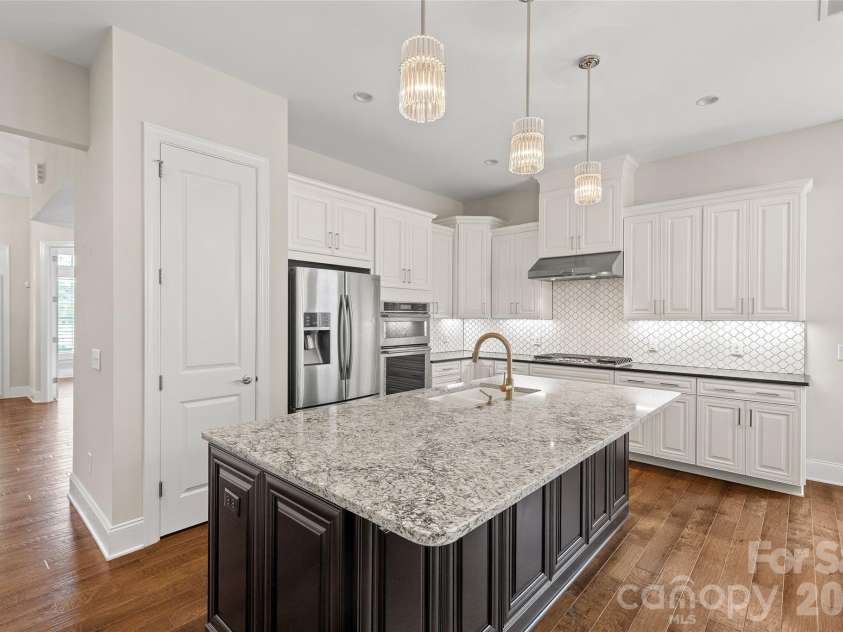 17232 Coves Edge Lane, Charlotte, NC 28278.  MLS# CAR4414653, YatesRealty ID 44369. 