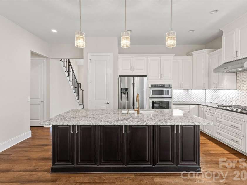 17232 Coves Edge Lane, Charlotte, NC 28278.  MLS# CAR4414653, YatesRealty ID 44369. 