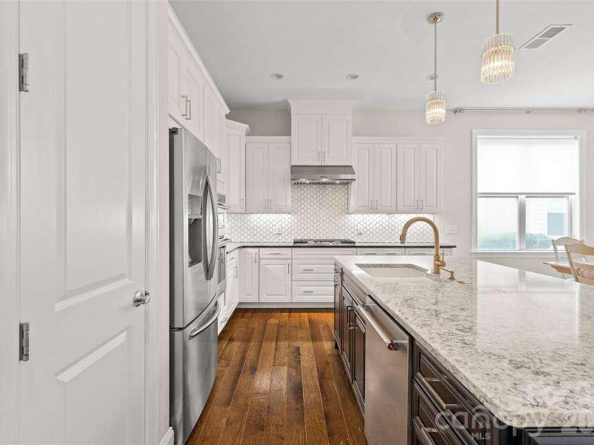 17232 Coves Edge Lane, Charlotte, NC 28278.  MLS# CAR4414653, YatesRealty ID 44369. 