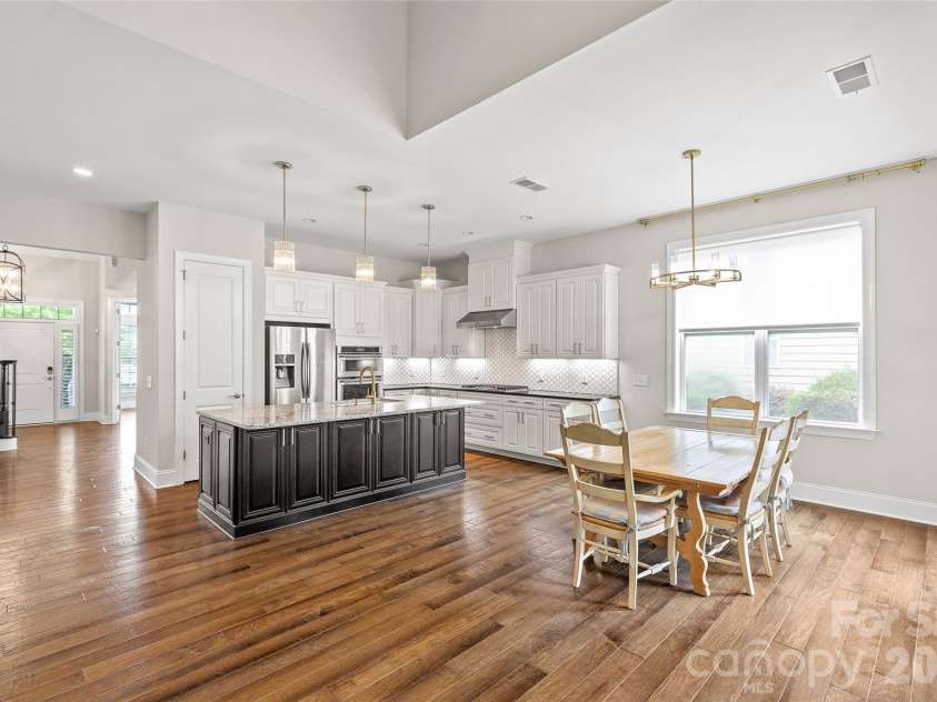 17232 Coves Edge Lane, Charlotte, NC 28278.  MLS# CAR4414653, YatesRealty ID 44369. 