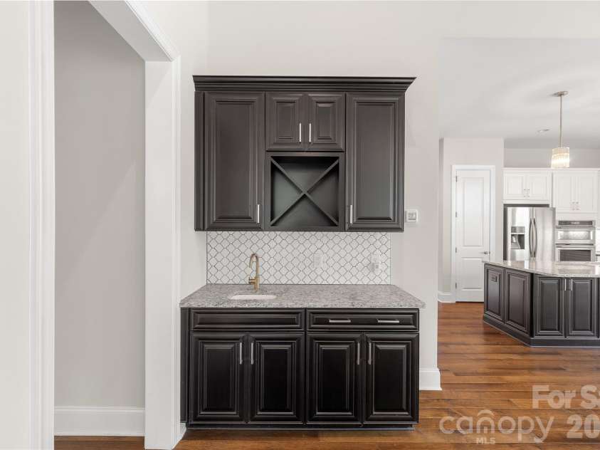 17232 Coves Edge Lane, Charlotte, NC 28278.  MLS# CAR4414653, YatesRealty ID 44369. 