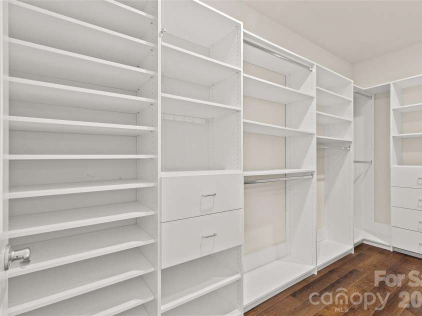17232 Coves Edge Lane, Charlotte, NC 28278.  MLS# CAR4414653, YatesRealty ID 44369. 