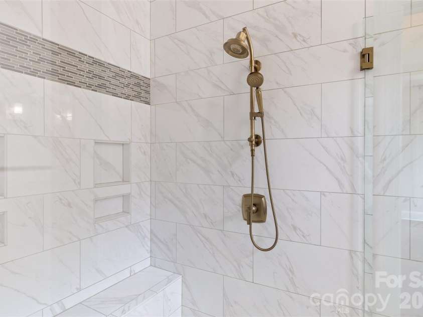 17232 Coves Edge Lane, Charlotte, NC 28278.  MLS# CAR4414653, YatesRealty ID 44369. 