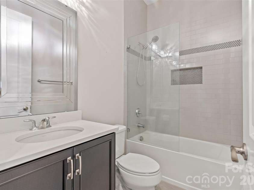 17232 Coves Edge Lane, Charlotte, NC 28278.  MLS# CAR4414653, YatesRealty ID 44369. 