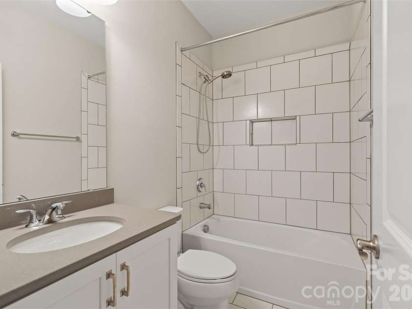 17232 Coves Edge Lane, Charlotte, NC 28278.  MLS# CAR4414653, YatesRealty ID 44369. 