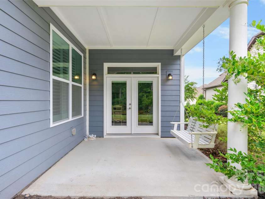 17232 Coves Edge Lane, Charlotte, NC 28278.  MLS# CAR4414653, YatesRealty ID 44369. 