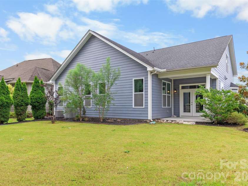 17232 Coves Edge Lane, Charlotte, NC 28278.  MLS# CAR4414653, YatesRealty ID 44369. 