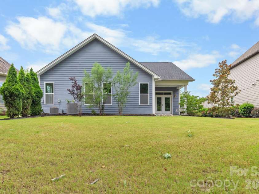 17232 Coves Edge Lane, Charlotte, NC 28278.  MLS# CAR4414653, YatesRealty ID 44369. 
