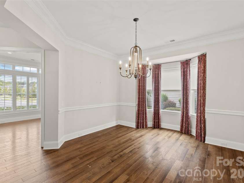 17232 Coves Edge Lane, Charlotte, NC 28278.  MLS# CAR4414653, YatesRealty ID 44369. Dining Room