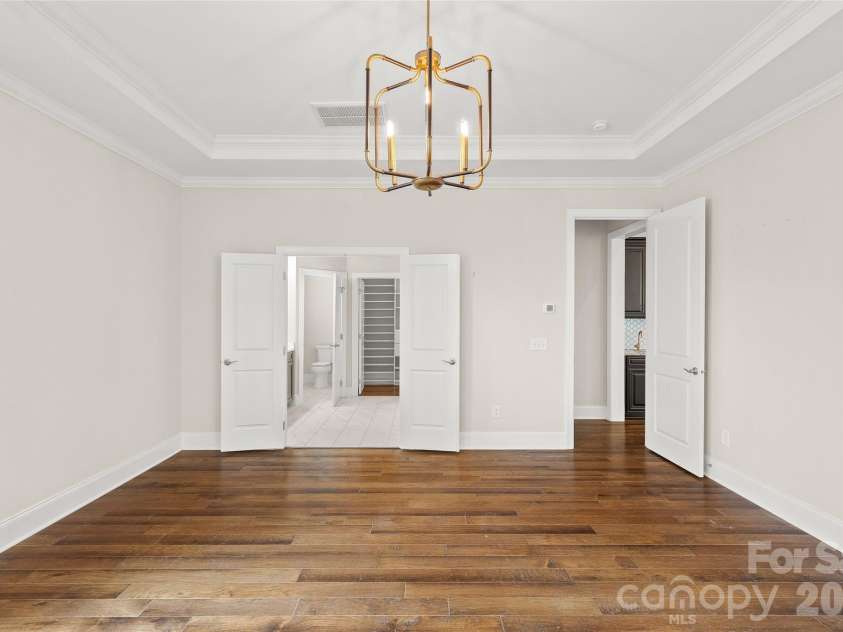 17232 Coves Edge Lane, Charlotte, NC 28278.  MLS# CAR4414653, YatesRealty ID 44369. Primary Bedroom