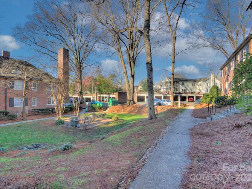 101 Laurel Avenue, Charlotte, NC 28207.  MLS# CAR4233619, YatesRealty ID 4437. 