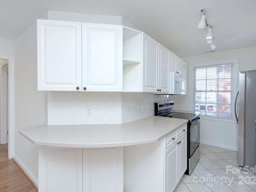 101 Laurel Avenue, Charlotte, NC 28207.  MLS# CAR4233619, YatesRealty ID 4437. 