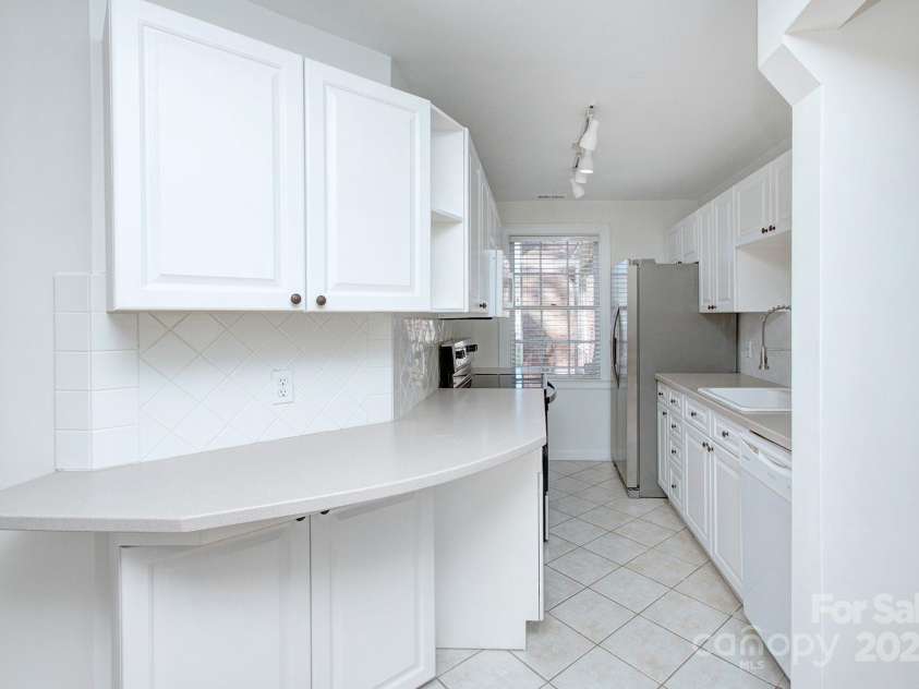 101 Laurel Avenue, Charlotte, NC 28207.  MLS# CAR4233619, YatesRealty ID 4437. 