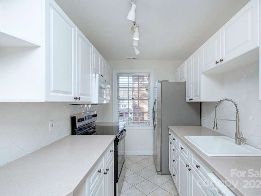 101 Laurel Avenue, Charlotte, NC 28207.  MLS# CAR4233619, YatesRealty ID 4437. 