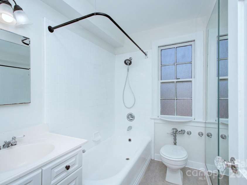 101 Laurel Avenue, Charlotte, NC 28207.  MLS# CAR4233619, YatesRealty ID 4437. 