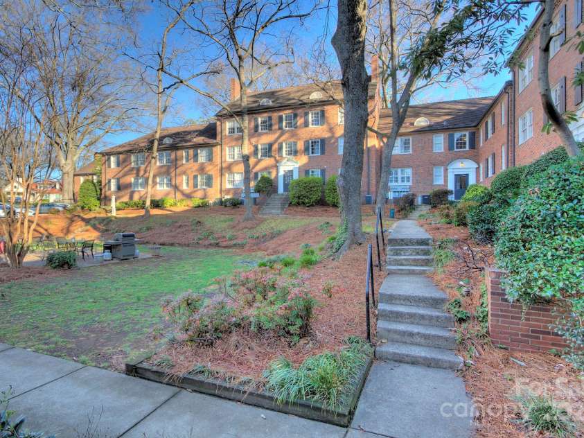 101 Laurel Avenue, Charlotte, NC 28207.  MLS# CAR4233619, YatesRealty ID 4437. 