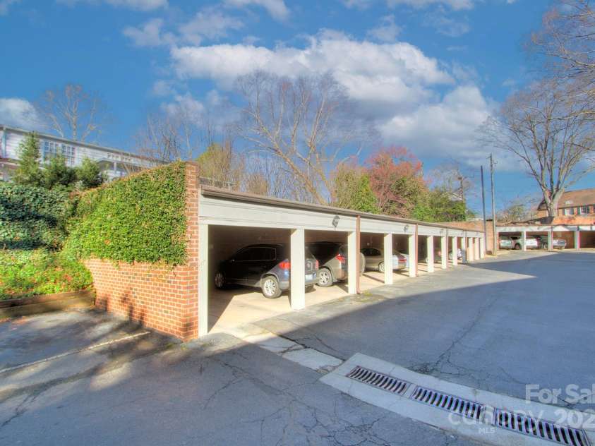101 Laurel Avenue, Charlotte, NC 28207.  MLS# CAR4233619, YatesRealty ID 4437. 