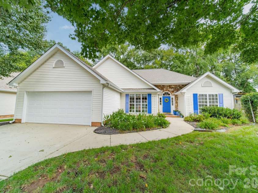 4956 Bentridge Drive, Concord, NC 28027.  MLS# CAR4414625, YatesRealty ID 44374. 