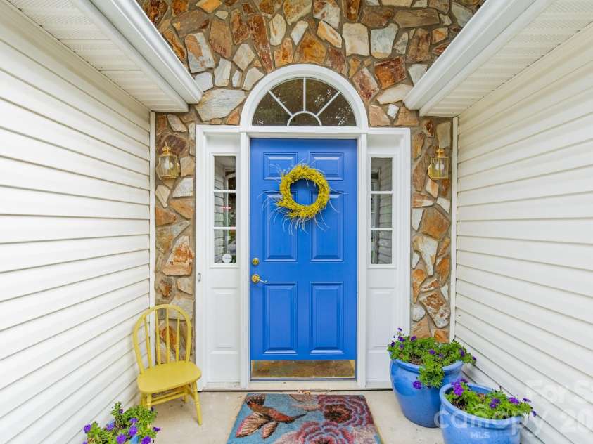 4956 Bentridge Drive, Concord, NC 28027.  MLS# CAR4414625, YatesRealty ID 44374. 