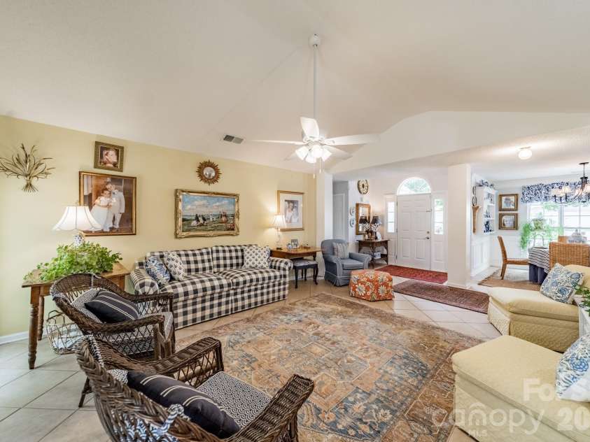 4956 Bentridge Drive, Concord, NC 28027.  MLS# CAR4414625, YatesRealty ID 44374. 
