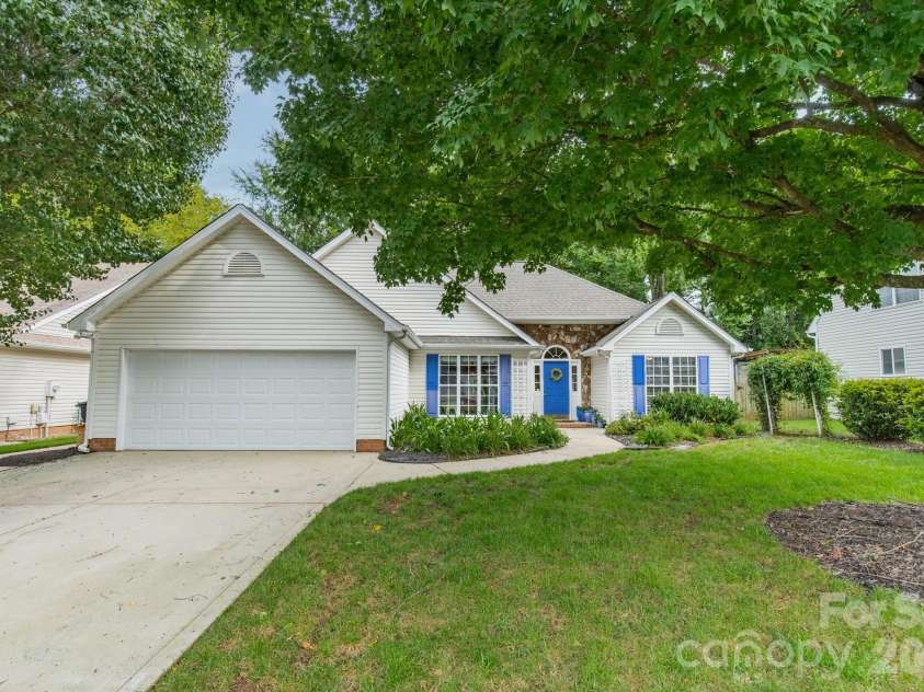 4956 Bentridge Drive, Concord, NC 28027.  MLS# CAR4414625, YatesRealty ID 44374. 