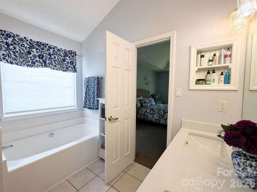 4956 Bentridge Drive, Concord, NC 28027.  MLS# CAR4414625, YatesRealty ID 44374. 