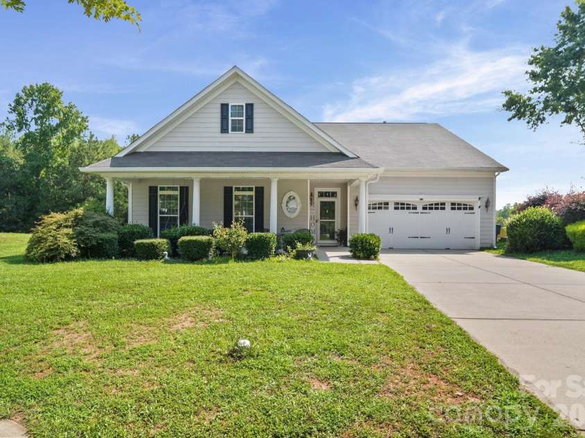 3018 Robusta Court, Gastonia, NC 28056.  MLS# CAR4413055, YatesRealty ID 44375. 
