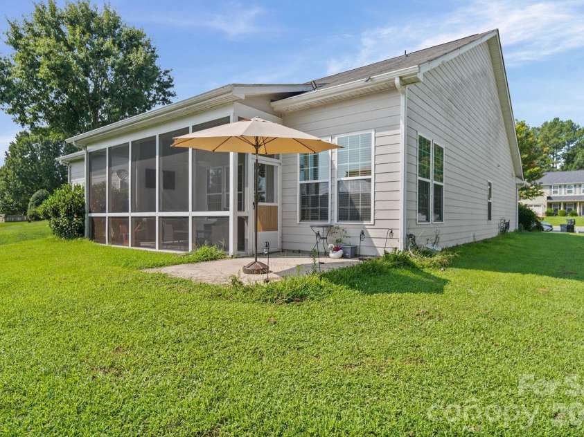 3018 Robusta Court, Gastonia, NC 28056.  MLS# CAR4413055, YatesRealty ID 44375. 