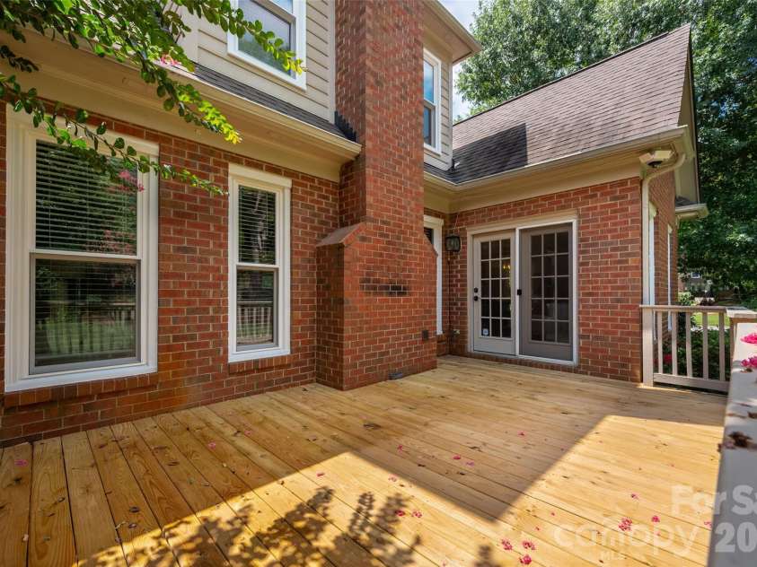 12818 Darby Chase Drive, Charlotte, NC 28277.  MLS# CAR4412364, YatesRealty ID 44377. 