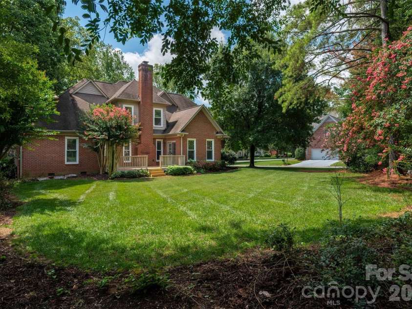 12818 Darby Chase Drive, Charlotte, NC 28277.  MLS# CAR4412364, YatesRealty ID 44377. 