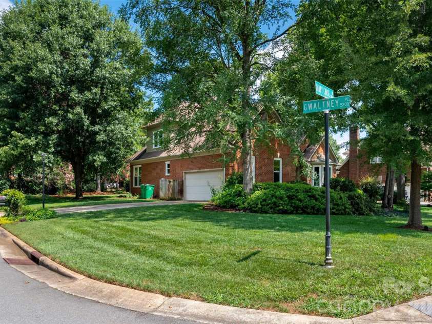 12818 Darby Chase Drive, Charlotte, NC 28277.  MLS# CAR4412364, YatesRealty ID 44377. 