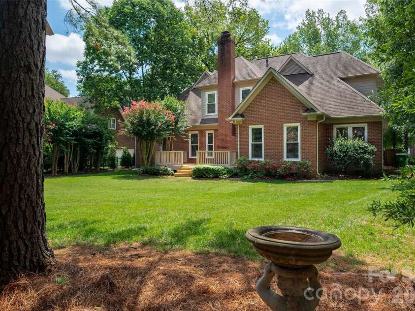 12818 Darby Chase Drive, Charlotte, NC 28277.  MLS# CAR4412364, YatesRealty ID 44377. This gorgeous level back yard offers so many possibilities