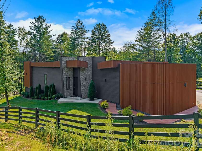 78 Manchester Way, Mills River, NC 28759.  MLS# CAR4395174, YatesRealty ID 44379. 
