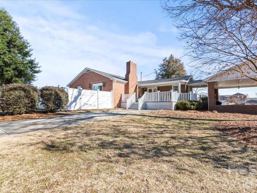 313 Pigg Street, Pageland, SC 29728.  MLS# CAR4338210, YatesRealty ID 4438. 