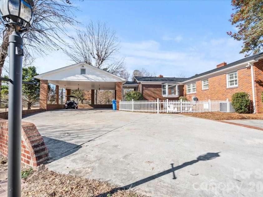 313 Pigg Street, Pageland, SC 29728.  MLS# CAR4338210, YatesRealty ID 4438. 